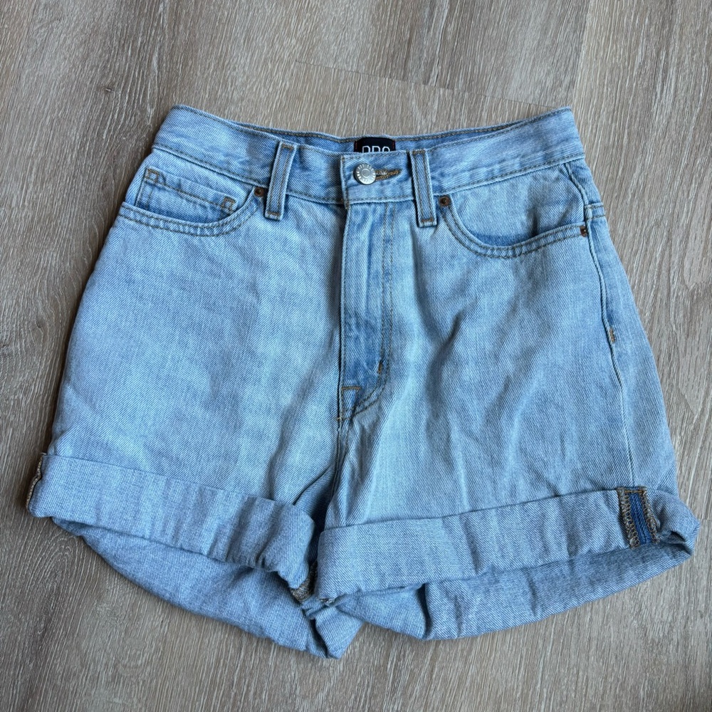 UO l BDG Mom‎ High Rise Shorts